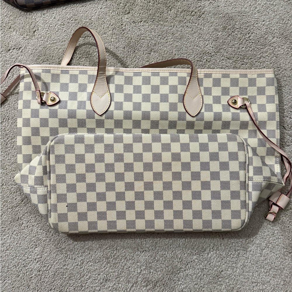 Elegant Checkered Tote Bag